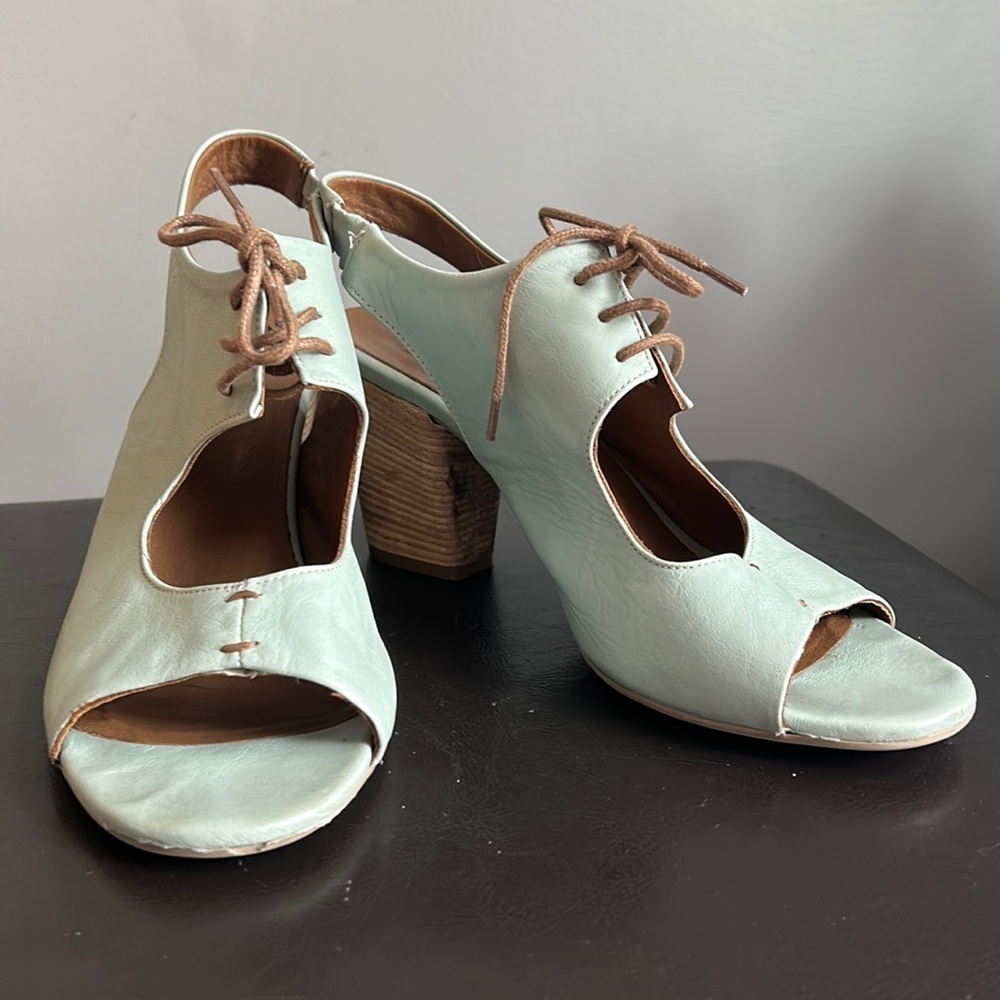 Bueno Blue & Tan Soft Leather Peep Toe Heels